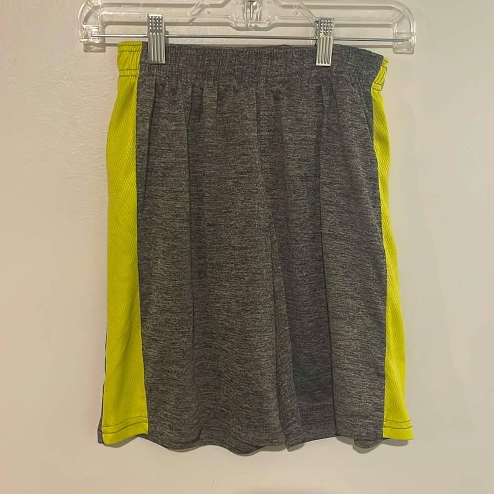 Boys Athletic Basketball Shorts Youth Size L Gray and Green